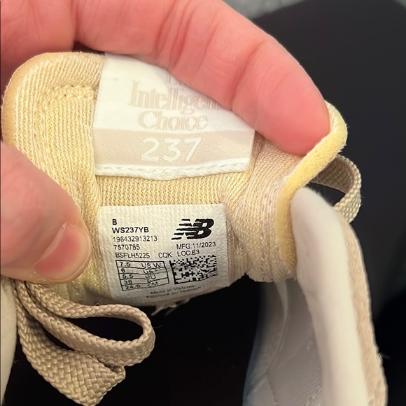 New Balance 237 - Beige Cream and White - BRAND NEW NO BOX - Size 7.5 - Picture 6 of 6